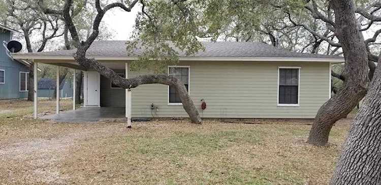 21 Redbird Trl Rockport, TX 78382