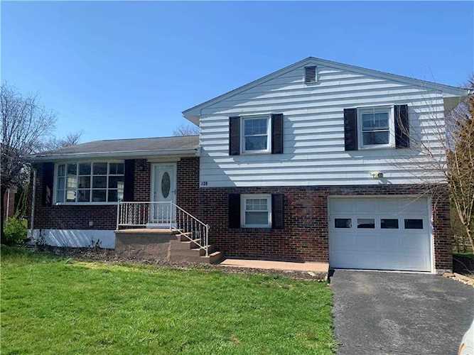739 Henry Dr home for sale in Emmaus, PA - Homeway Real Estate Photo 1