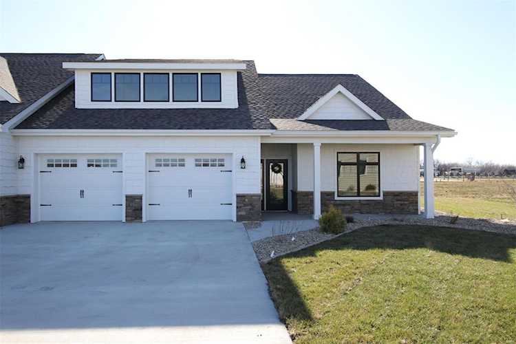 2037 Serenade Ln Troy, IL 62294