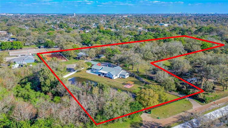 9301 62nd St N - Pinellas Park, FL 33782 - Pinellas Farms - Photo 1