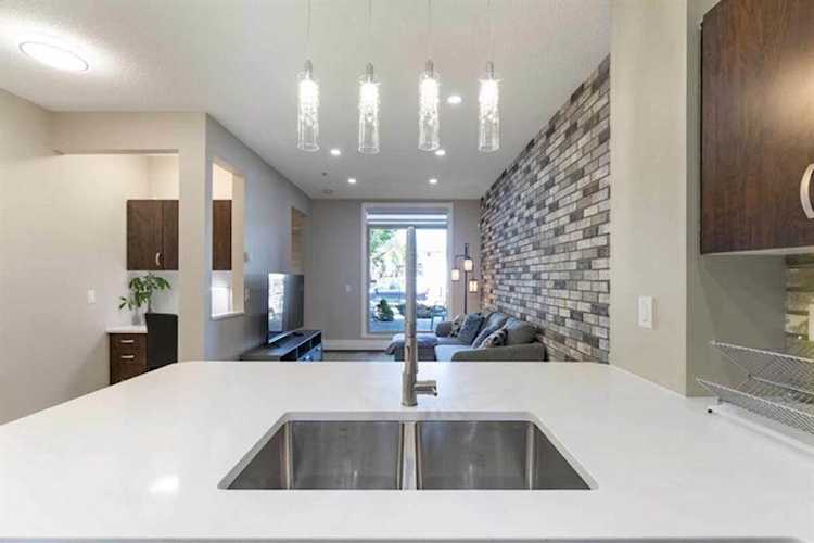 2727 28 Ave SE #109 Calgary, AB T2B 0L4