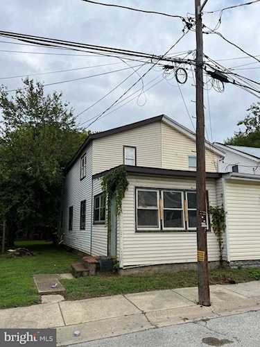 PHOTOS & DETAILS: 15 South St, New Castle, DE 19720 For Sale - MLS #DENC2039674 - Photos, Virtual Tour, School Info - Real Estate Listing Info Photo 1