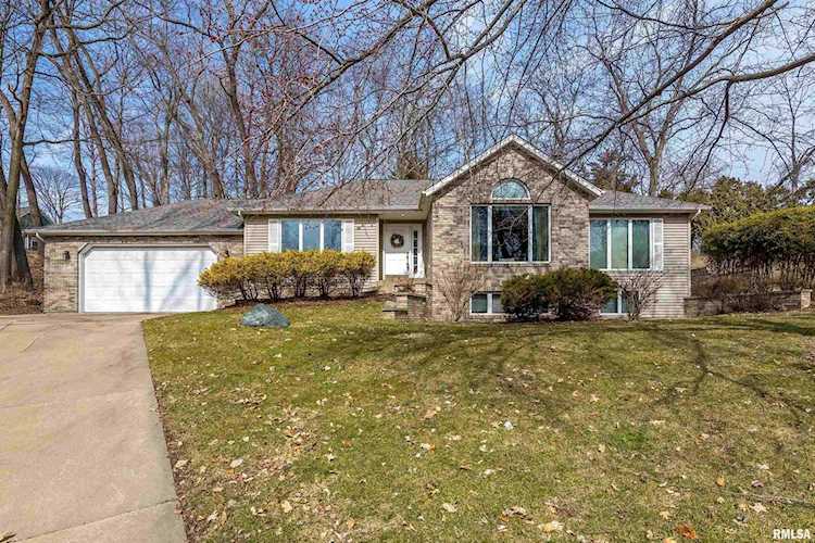 10 Walbrier Ct Le Claire, IA 52753