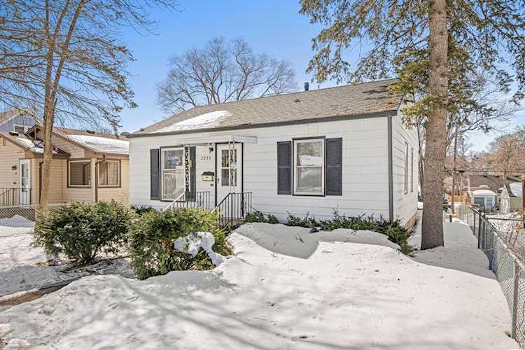 2935 Chowen Avenue N Robbinsdale, MN 55422