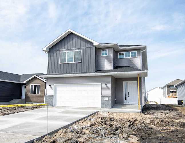6187 Martin Ln W West Fargo, ND 58078