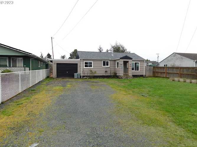 1704 Maple Myrtle Point, OR 97458