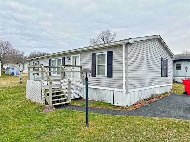 53 Willington Dr Macungie, PA 18062