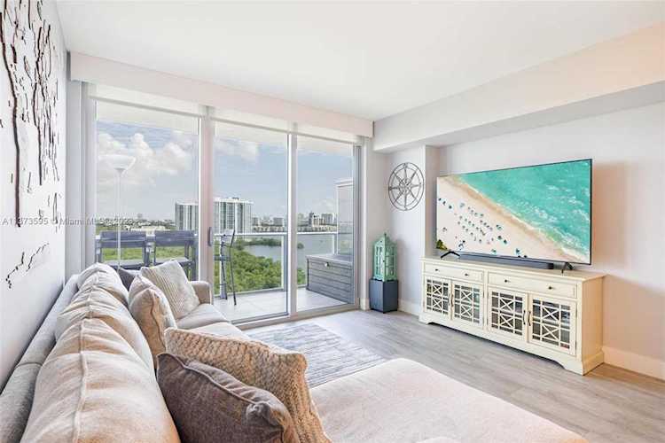 16385 Biscayne Blvd #1602 North Miami Beach, FL 33160