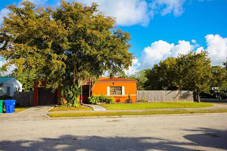 2301 SW 26th St Miami, FL 33133