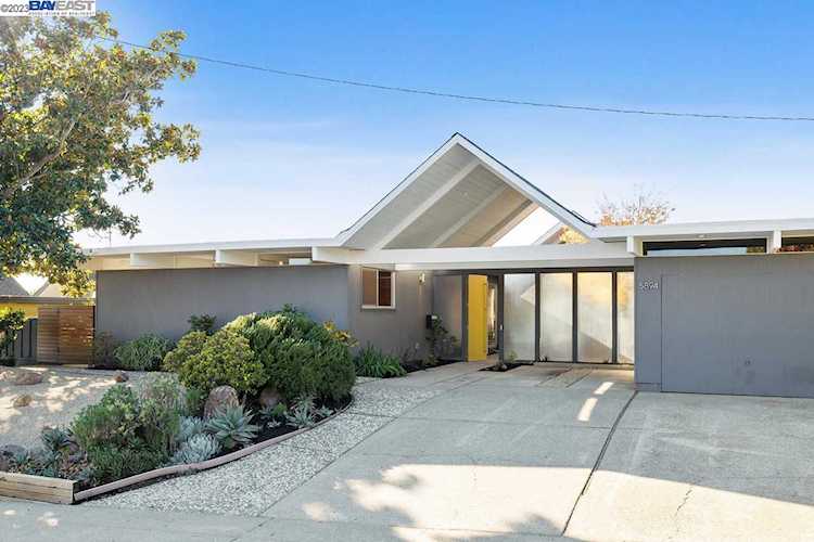 5894 Highwood Rd Castro Valley, CA 94552