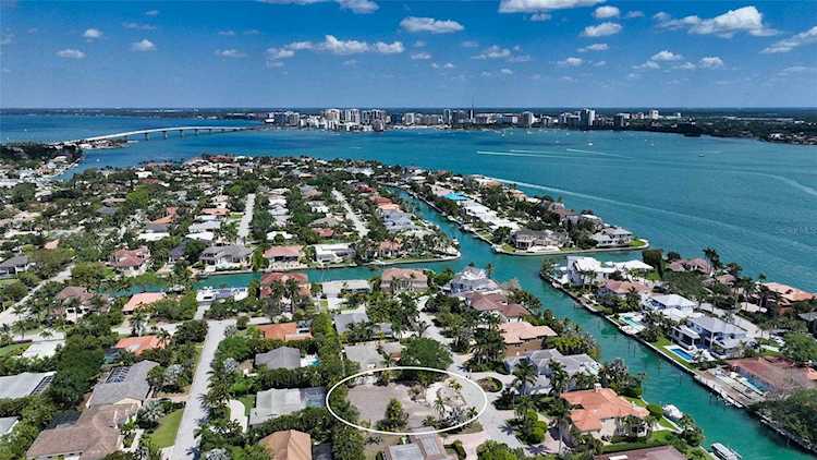 640 N Owl Dr Sarasota, FL 34236