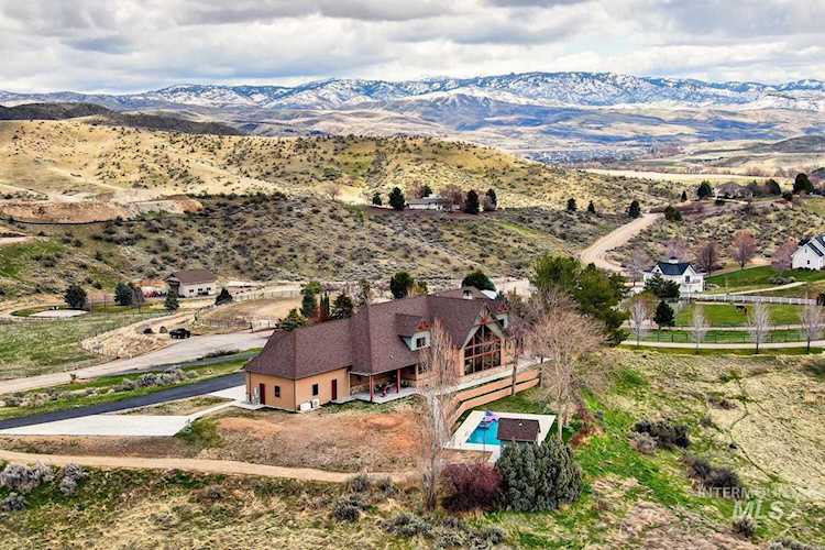 3889 N Holl Drive Eagle, ID 83616