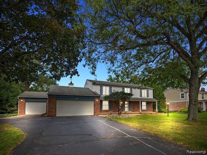 5192 Iron Gate Rd Bloomfield Twp, MI 48304 | MLS 20230029538 Photo 1