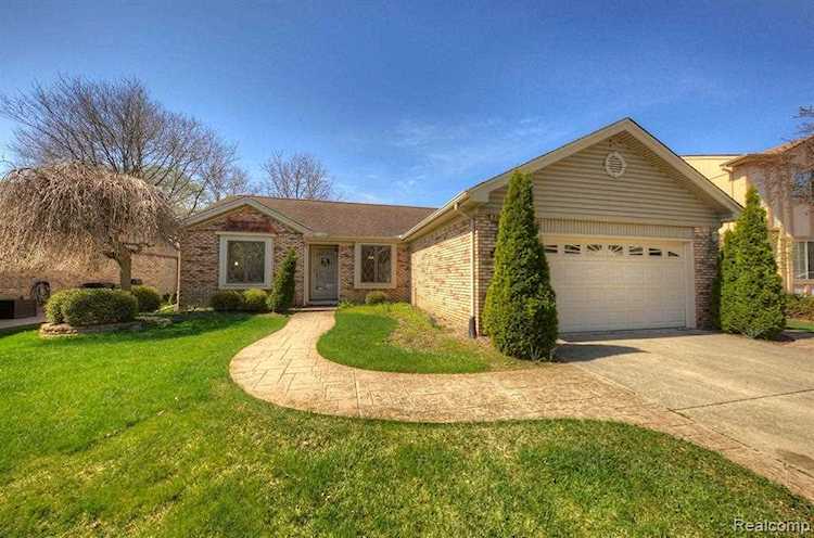 2630 W Woodmont Dr Canton Twp, MI 48188 home for sale, MLS#20230028406 | Dwellings Michigan Real Estate Photo 1