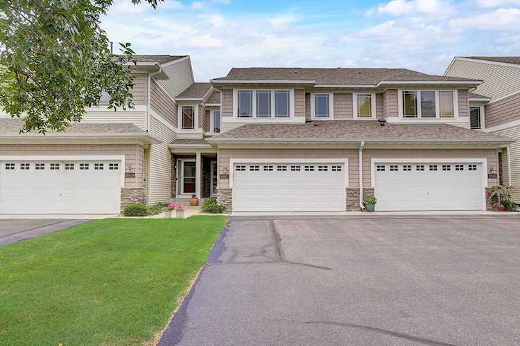 10527 Bay View Lane Woodbury, MN 55129