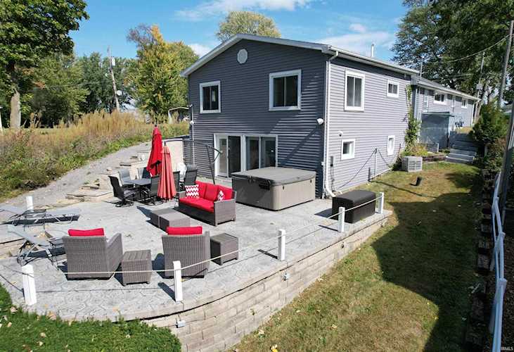 5240 E Wenz Drive Monticello, IN 47960