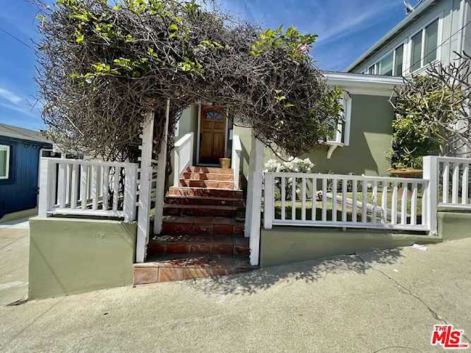 835 8th St Hermosa Beach, CA 90254