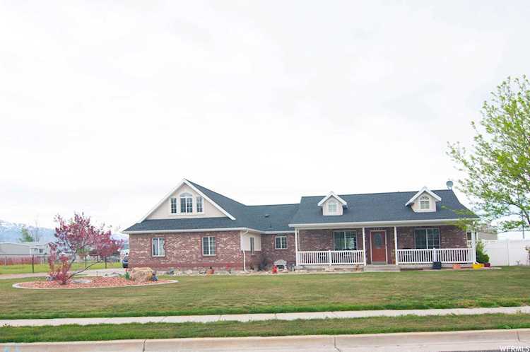 2685 W 3100 N Farr West, UT 84404