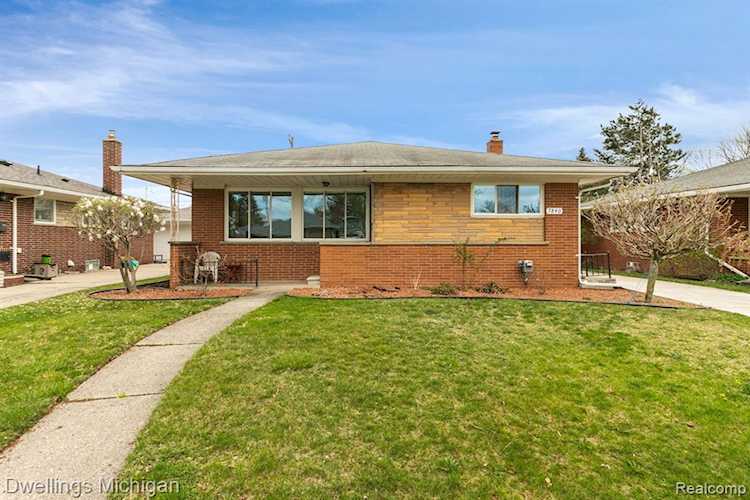 7840 August Ave Westland, MI 48185 home for sale, MLS#20230029292 | Dwellings Michigan Real Estate Photo 1