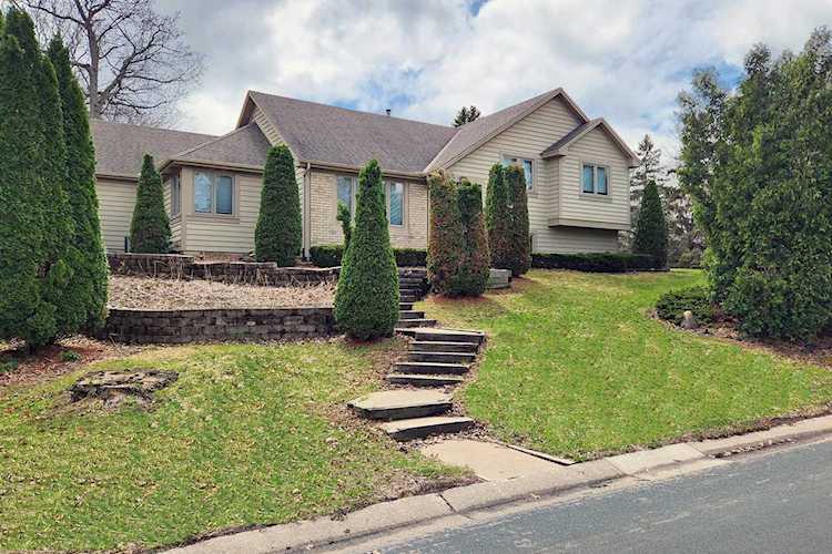 2226 Whispering Trail Eagan, MN 55122