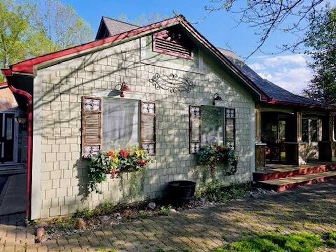 4011 Locust Grove Dr Trafalgar, IN 46181