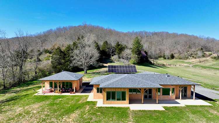 956 Sam Radar Rd Alderson, WV 24910