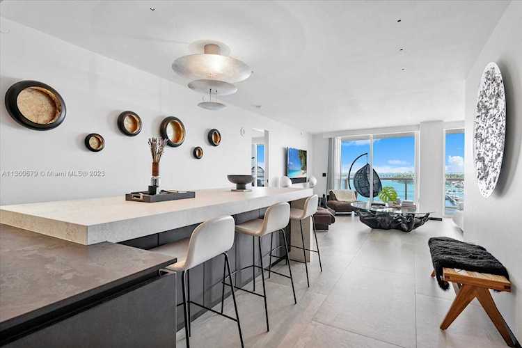 10 Venetian Way #1103 Miami Beach, FL 33139