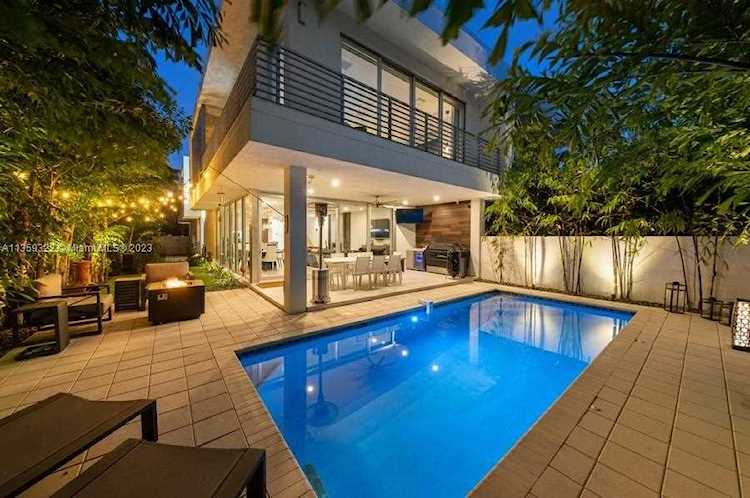 1200 Palm Trl #B Delray Beach, FL 33483