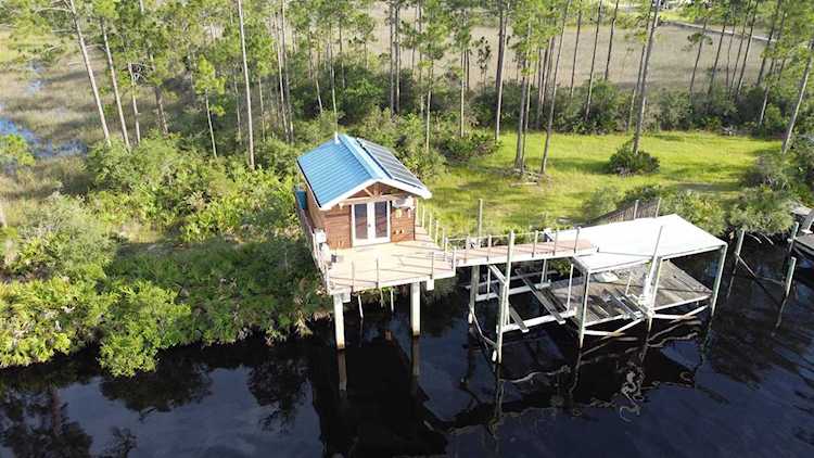 709 Mill Rd Carrabelle, FL 32322