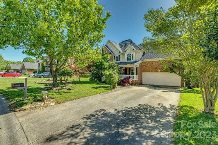 8022 Stevens Mill Rd Matthews NC 28104 | MLS #4023052 | Hendrix Properties Photo 1