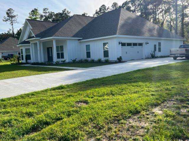 90 Oakgrove Ln Quincy, FL 32351