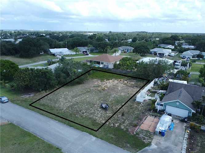 106 N SW 19th Circle Vero Beach, FL 32962