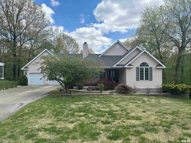 11 Timber Ln Carlinville, IL 62626