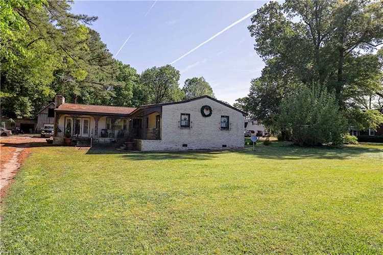 8821 Old Stage Hwy Smithfield, VA 23430