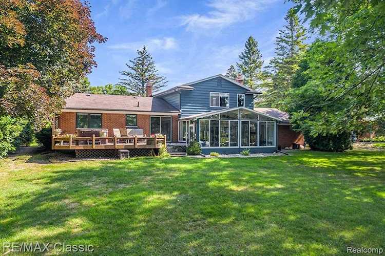 3749 Gulfwood Dr Commerce Twp, MI 48382 home for sale, MLS#20230028629 | Dwellings Michigan Real Estate Photo 1