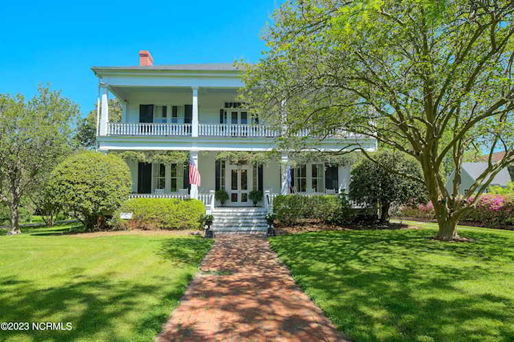 106 W King Street Edenton, NC 27932