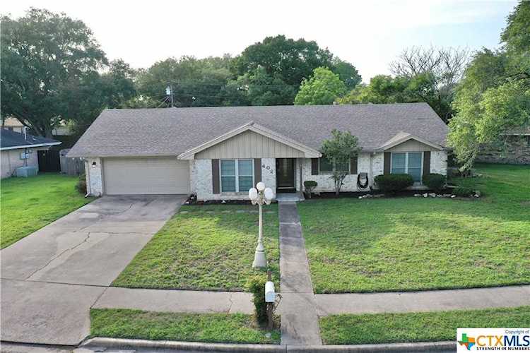 402 Yorkshire Ln Victoria, TX 77904