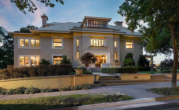 1324 Mount Curve Avenue Minneapolis, MN 55403