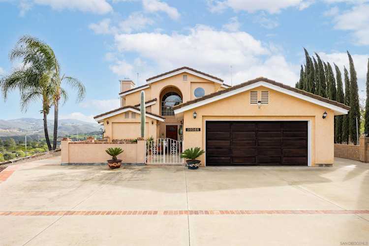 30368 La Primavera Drive Vista, CA 92084