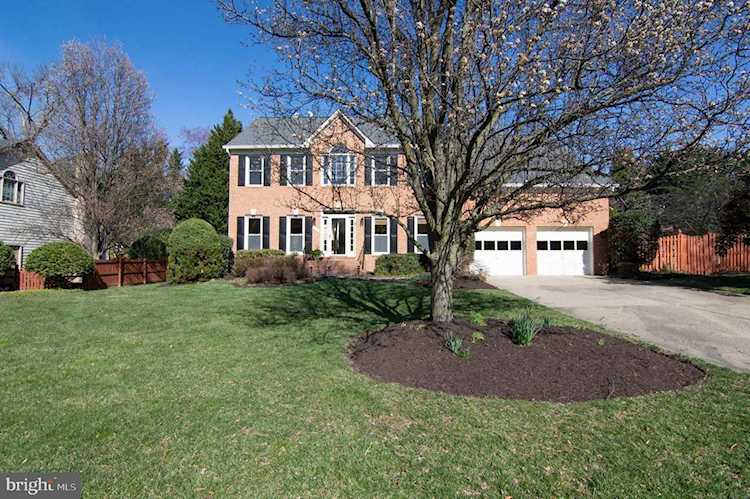 2679 Oak Valley Dr Vienna, VA 22181