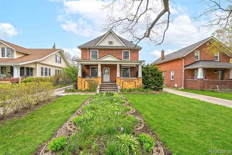 8165 Canal Utica, MI 48317