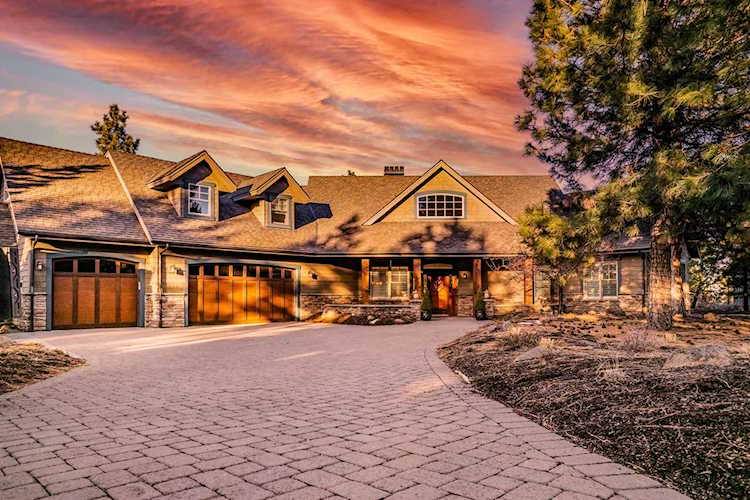3240 NW Colonial Dr Bend, OR 97703