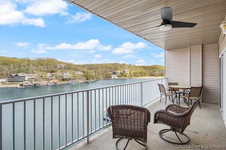 138 Oak Harbor Dr Camdenton, MO 65020