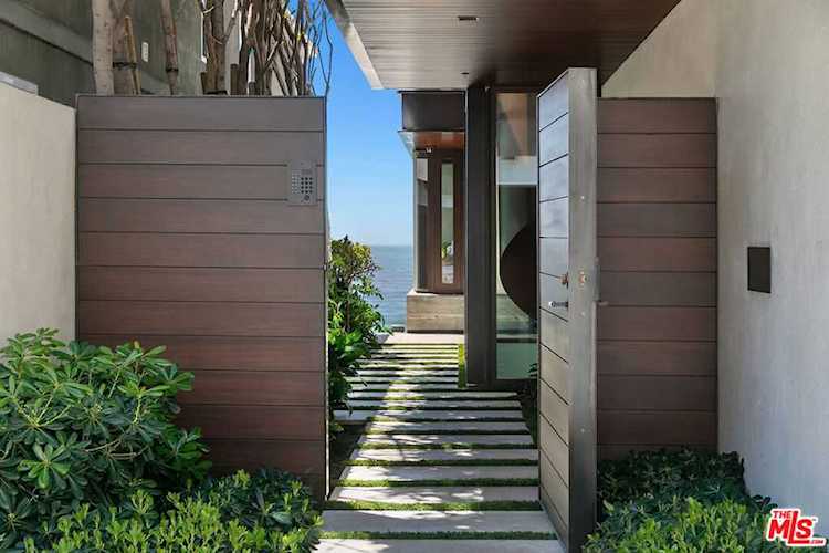 3216 The Strand Manhattan Beach, CA 90266