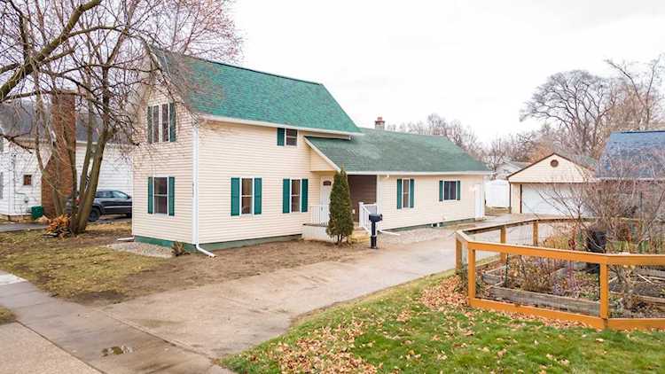 617 E Mason Owosso, MI 48867 | MLS 50099946 Photo 1