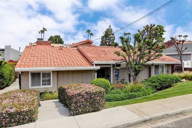 1201 11th St #A Manhattan Beach, CA 90266 | MLS IN23069299 Photo 1