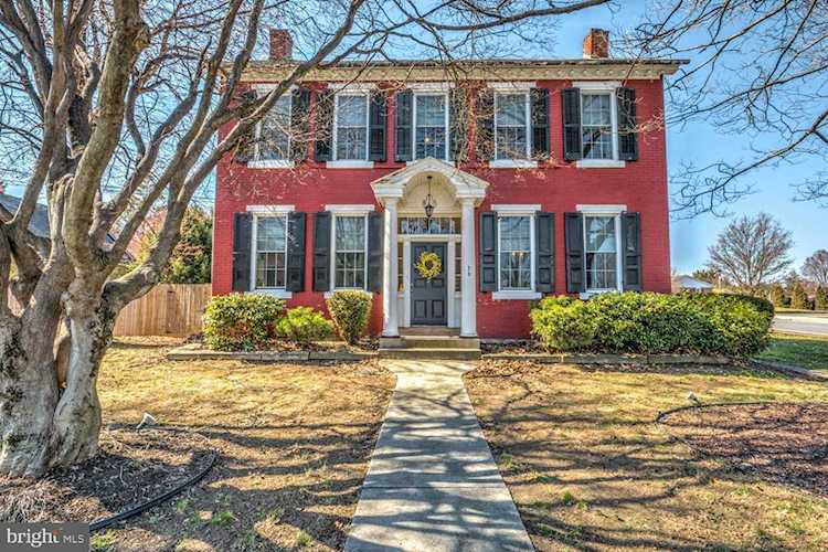 36 N Academy Dr Ephrata, PA 17522
