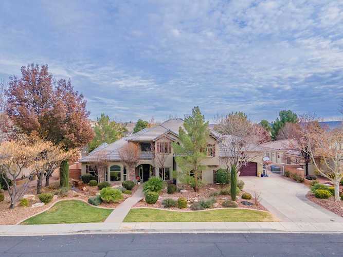 1352 Summerwood CIR Santa Clara, UT 84765