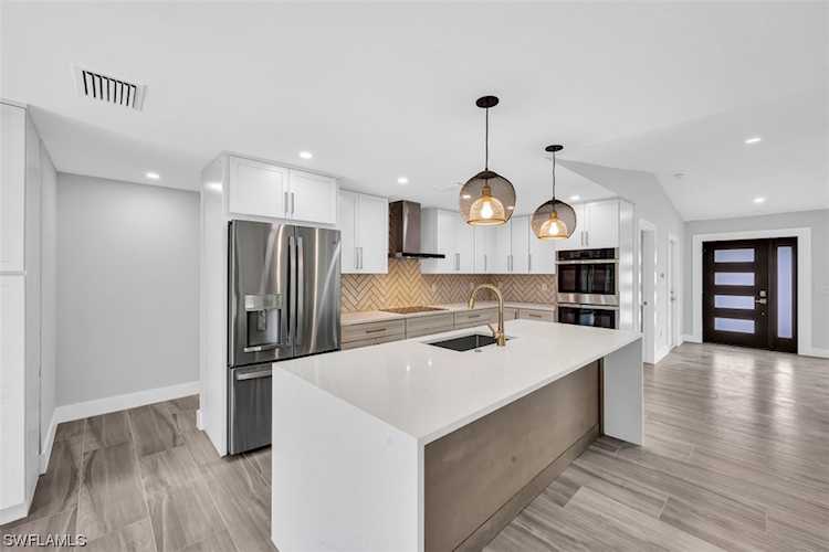 991 Valley Ave Marco Island, FL 34145