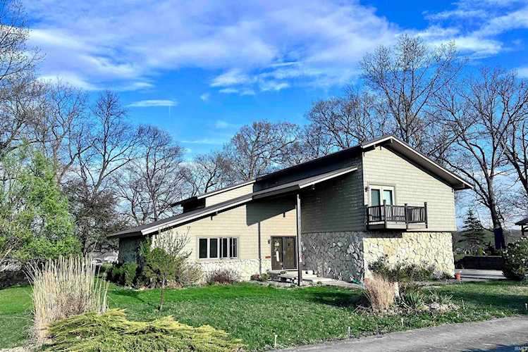 2015 S Oak Springs Court Monticello, IN 47960